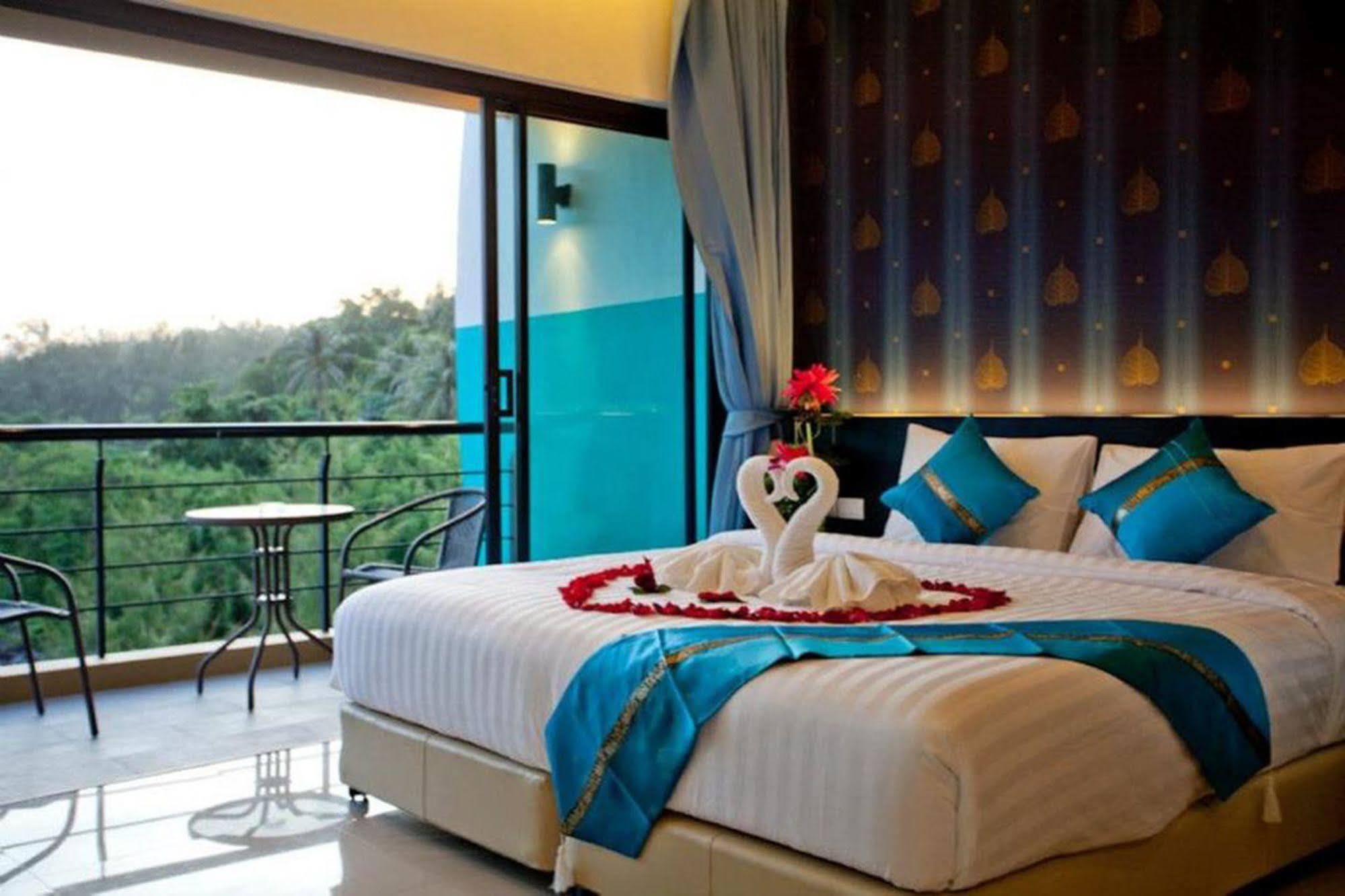Kata Green Beach Hotel Exterior photo
