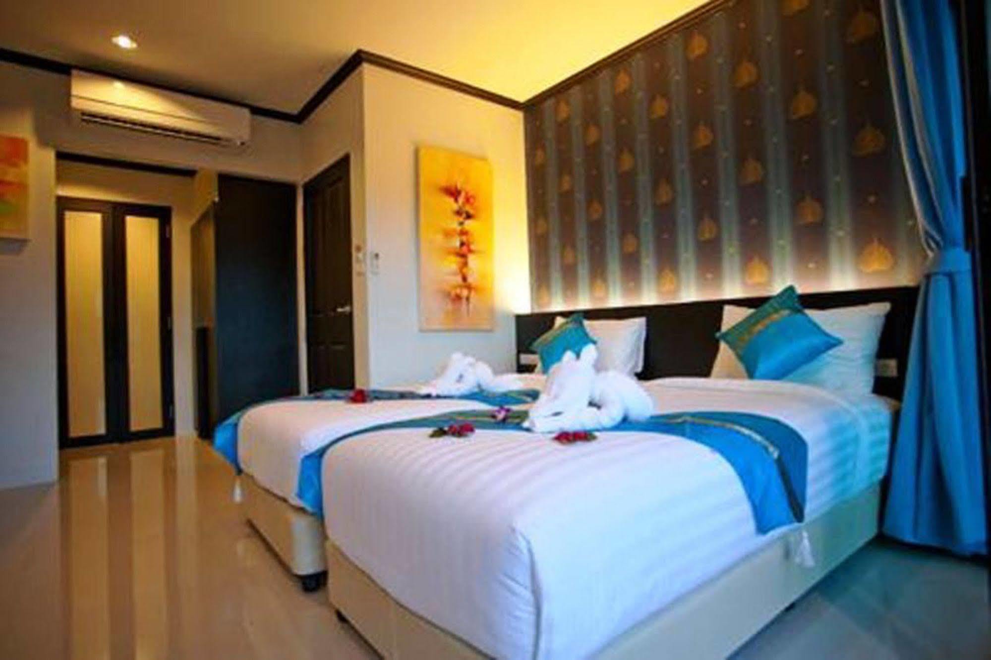 Kata Green Beach Hotel Exterior photo