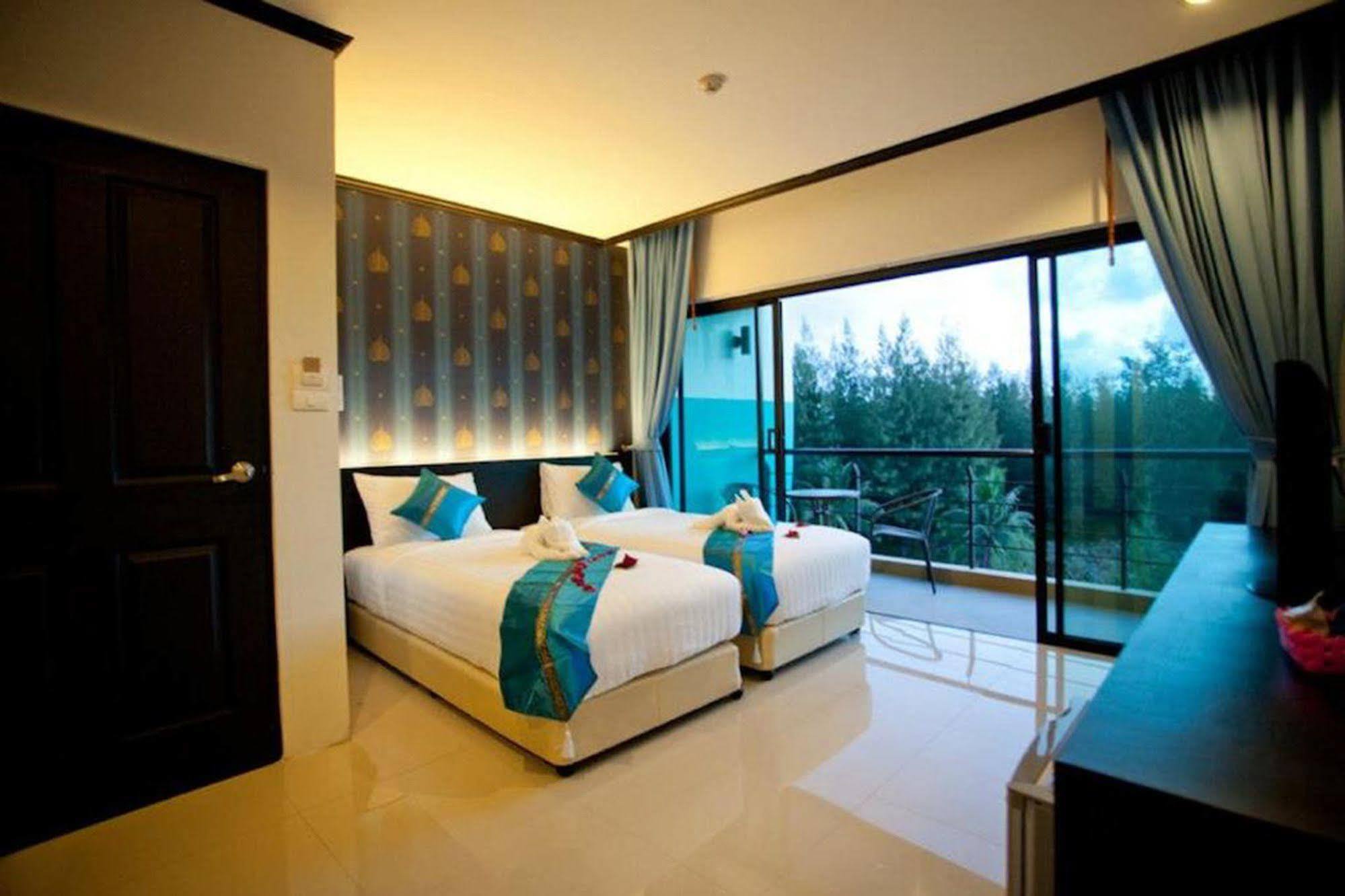 Kata Green Beach Hotel Exterior photo